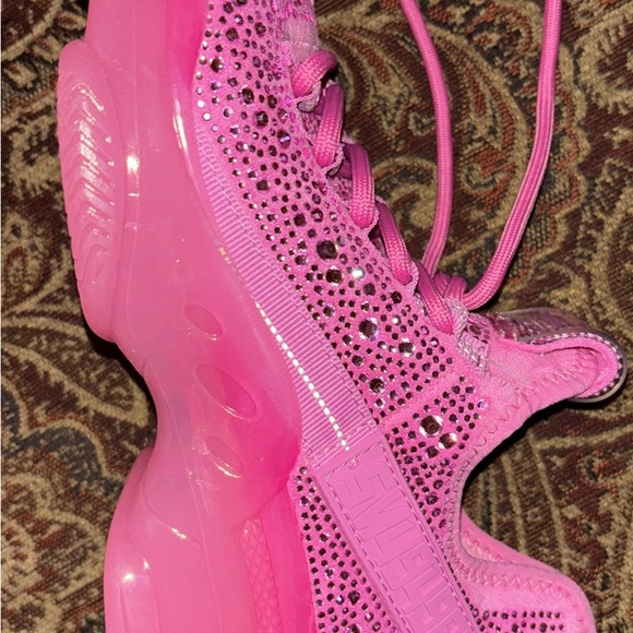 STEVE MADDEN PINK Rhinestone sneakers,new w/o tags. Adorable. Perfect condition. - Picture 5 of 5